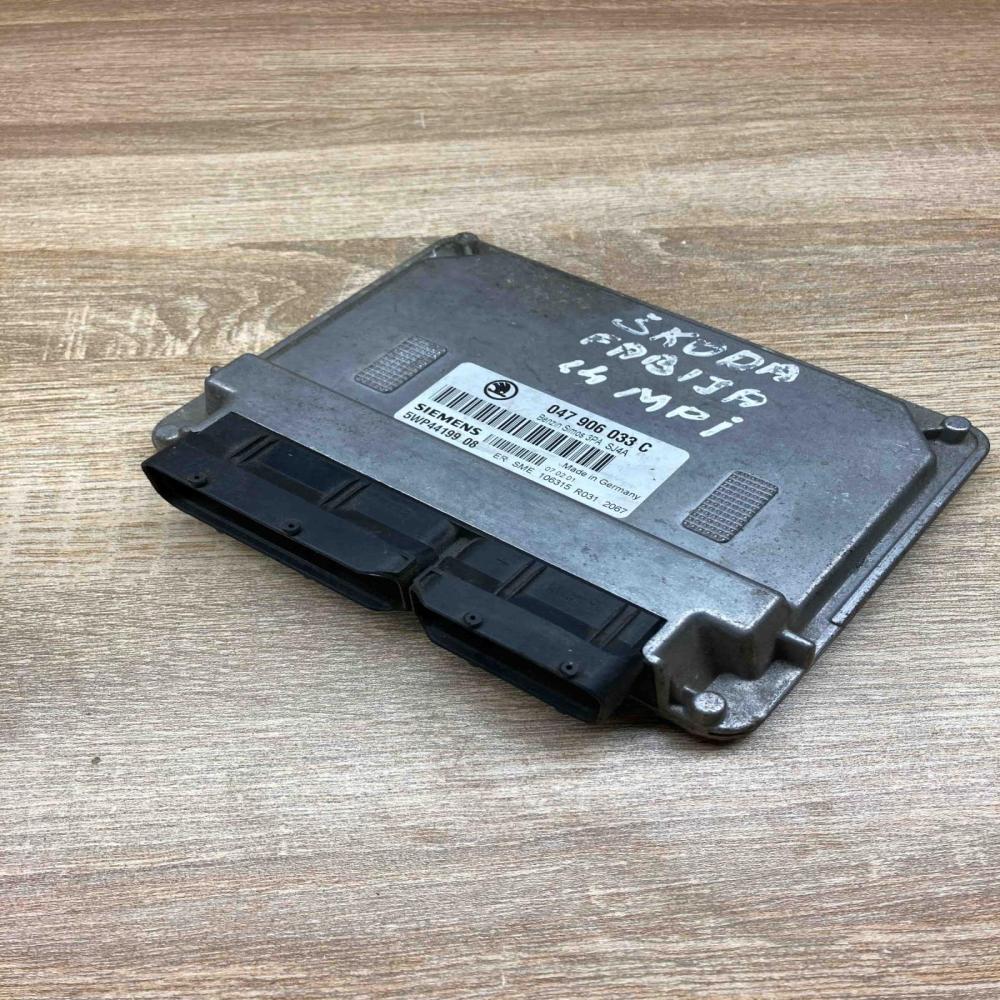 047906033C 5WP44199  Engine control unit/module ECU Skoda Fabia Mk1 (6Y)