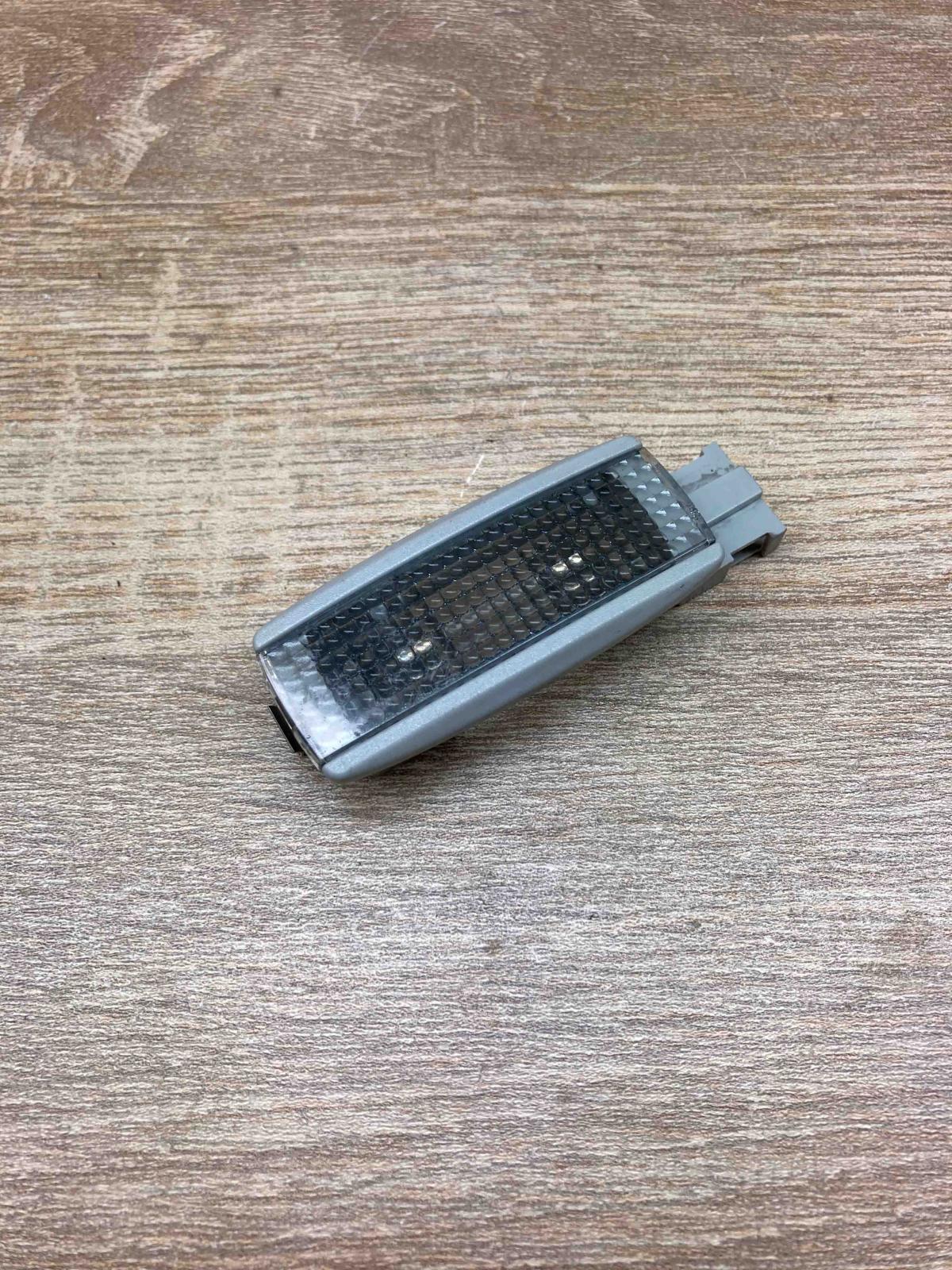 3B0947113   Other interior light Volkswagen PASSAT B5.5