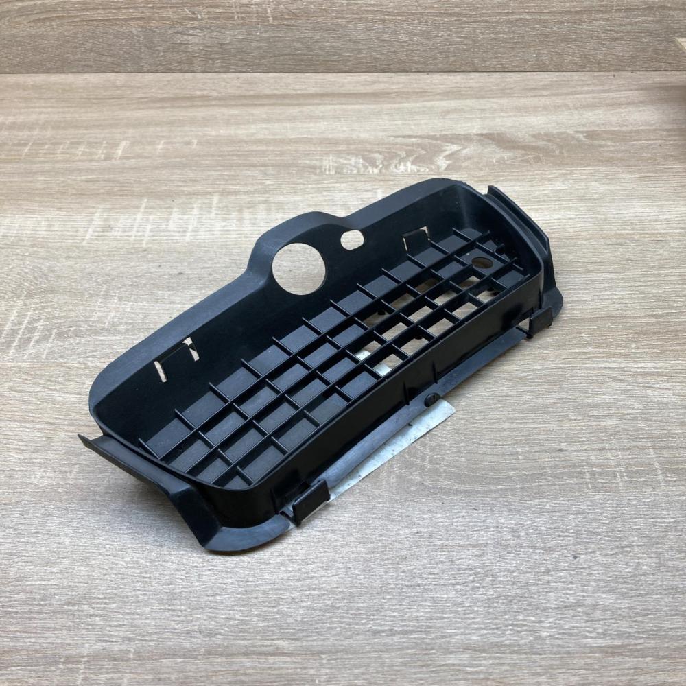 1H6853666   Front bumper lower grill Volkswagen Golf III