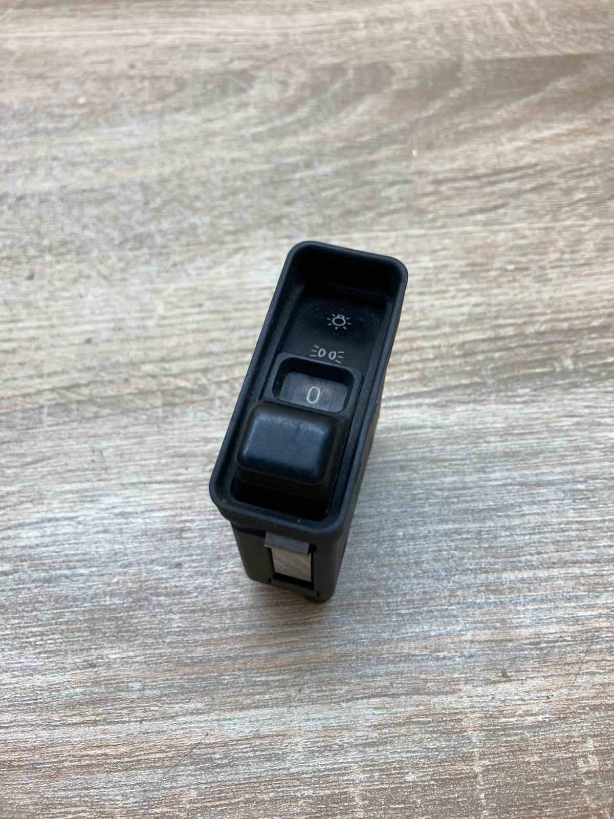 1391338 38813710  Headlight level height control switch BMW 5 E34