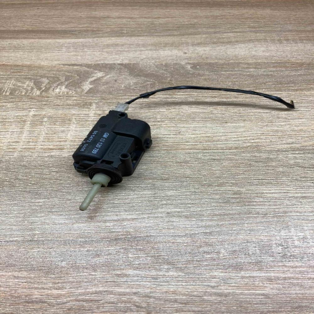 13120789 805472 With Plug Fuel tank cap lock motor Opel Corsa C