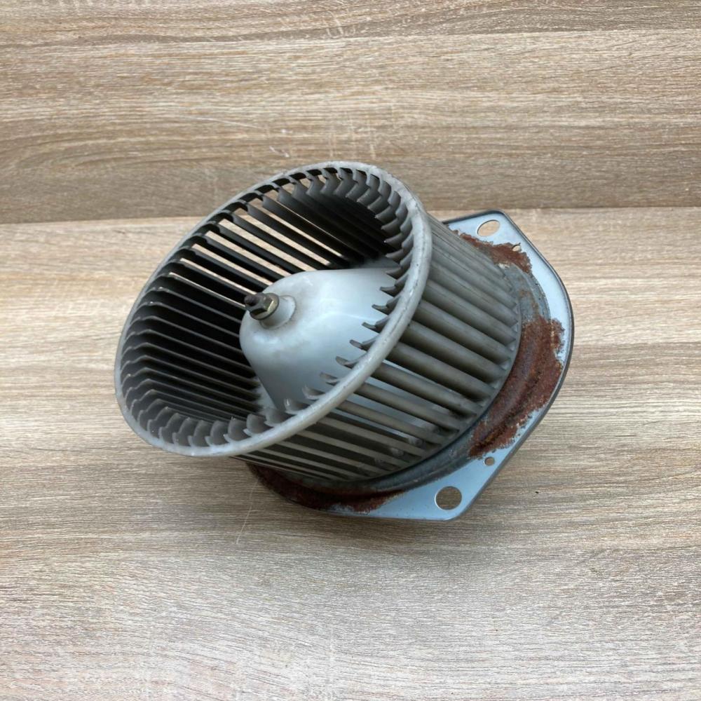 HB111GA5R A   Heater fan/blower Mazda 626