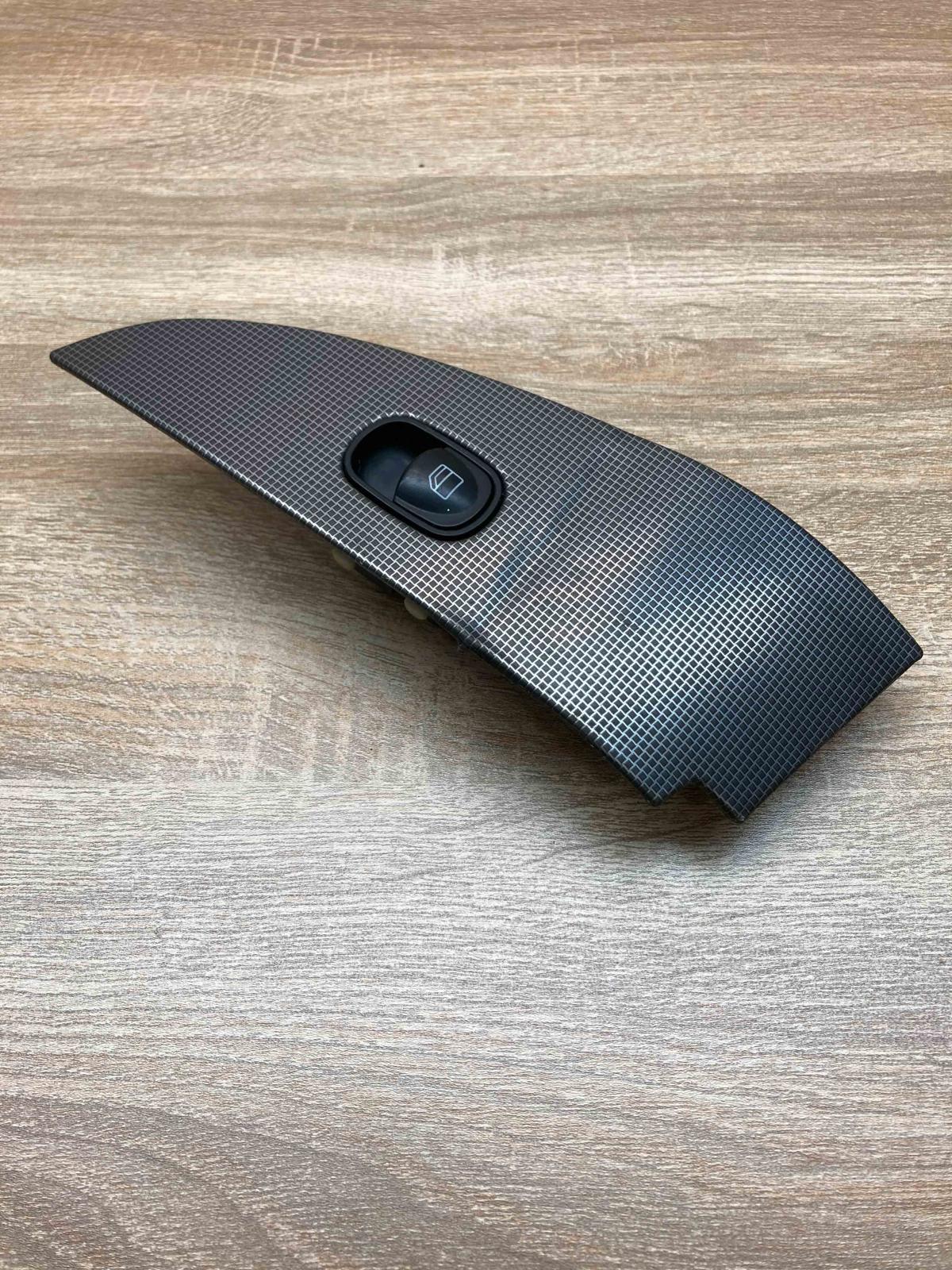 A2037271828 5710136  Electric window control switch Mercedes-Benz C W203