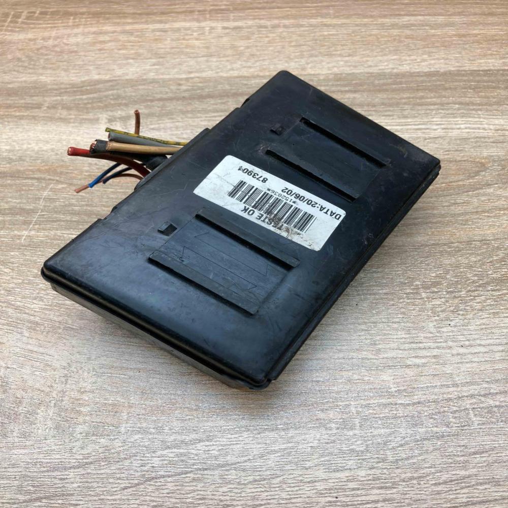 873901   Fuse module Peugeot 307