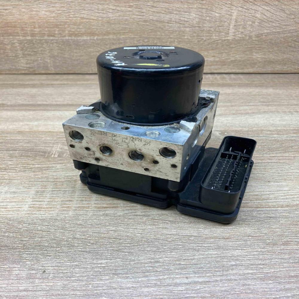 31273882 P31273882  ABS Pump Volvo S60