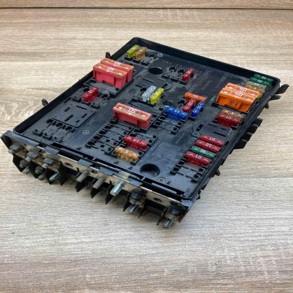 1K0937124H   Fuse module Volkswagen Touran I