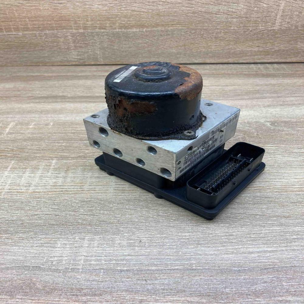 P04877105AB 250925 00373  ABS Pump Chrysler Pacifica