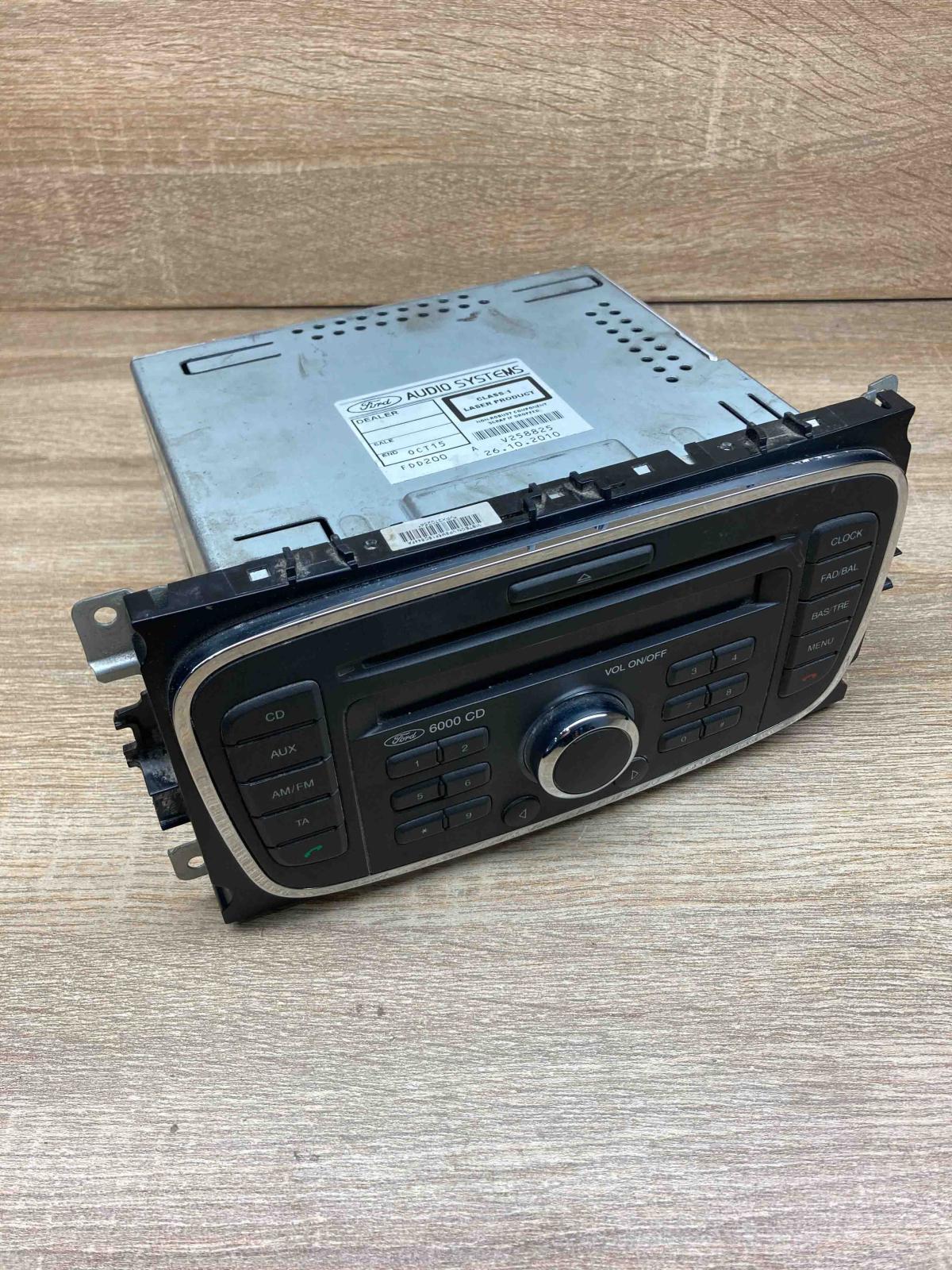 7M5T 18C815 BC 258825  Radio/CD/DVD/GPS head unit Ford Focus