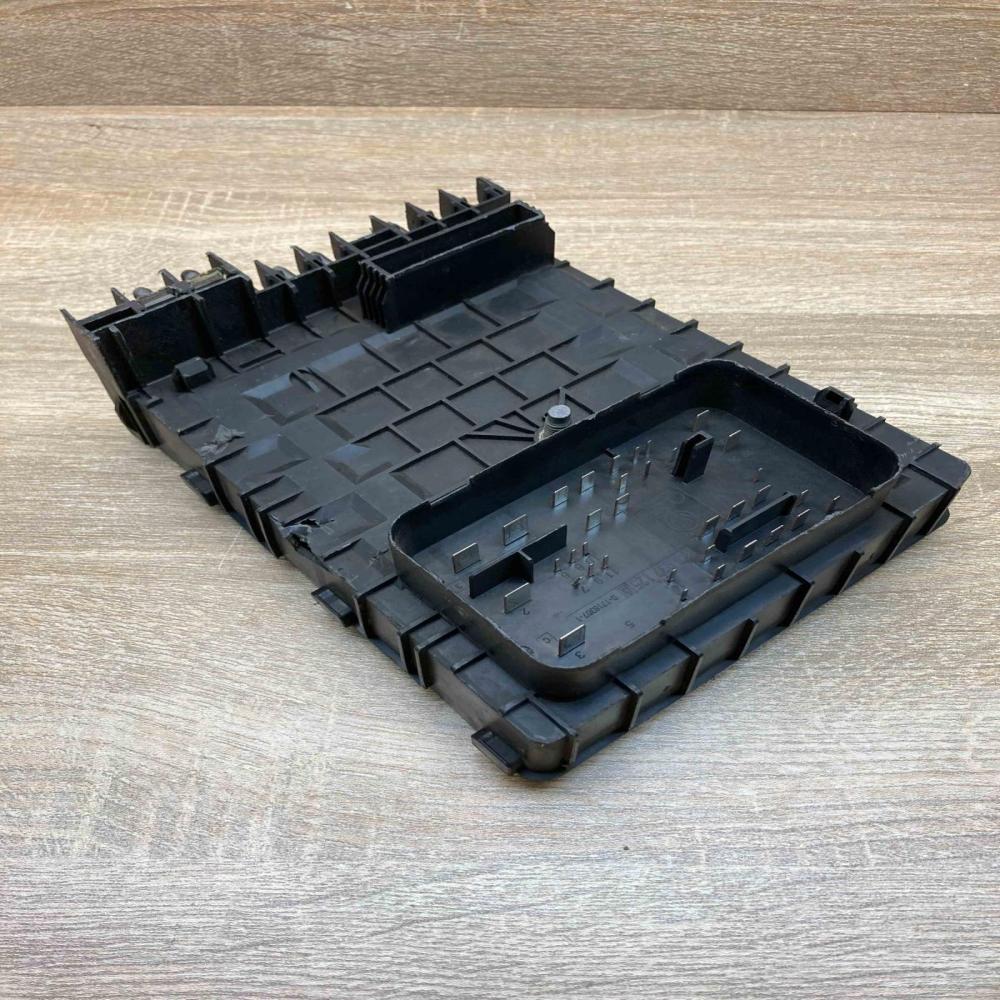 1K0937125A 1718130  Fuse module Volkswagen Touran I