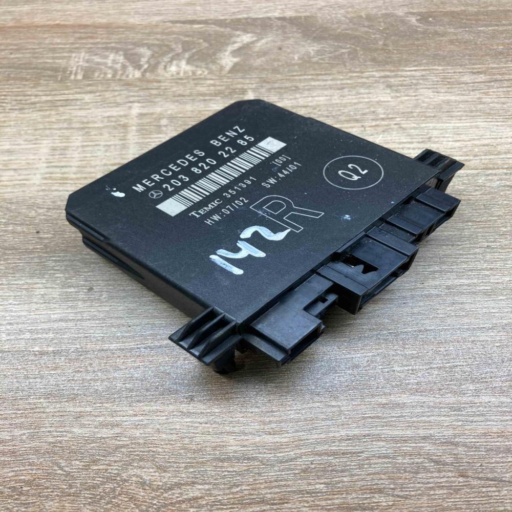2038202285 351391 Right Used Door control unit/module Mercedes-Benz C W203