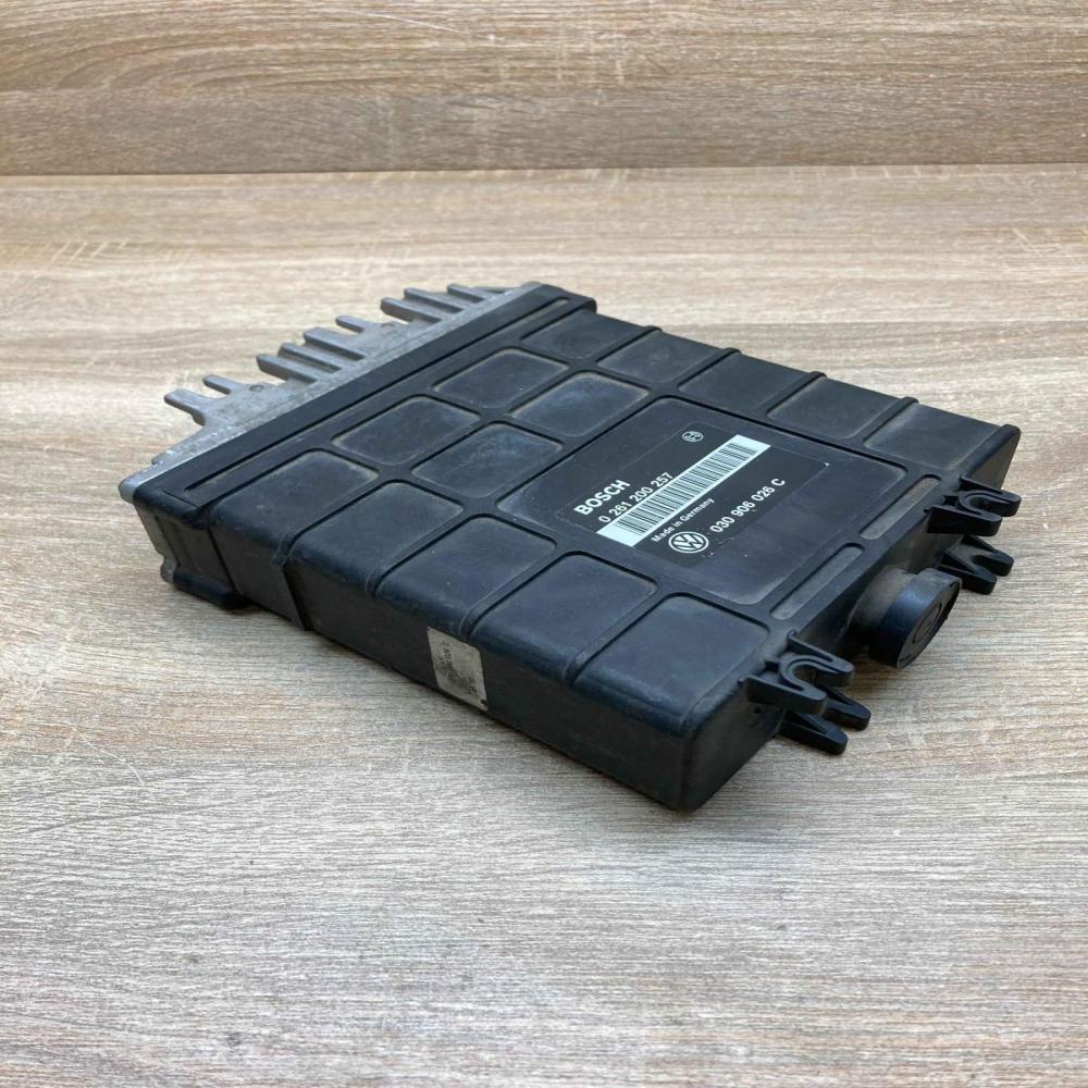 030906026C 0261200257  Engine control unit/module ECU Volkswagen Golf III