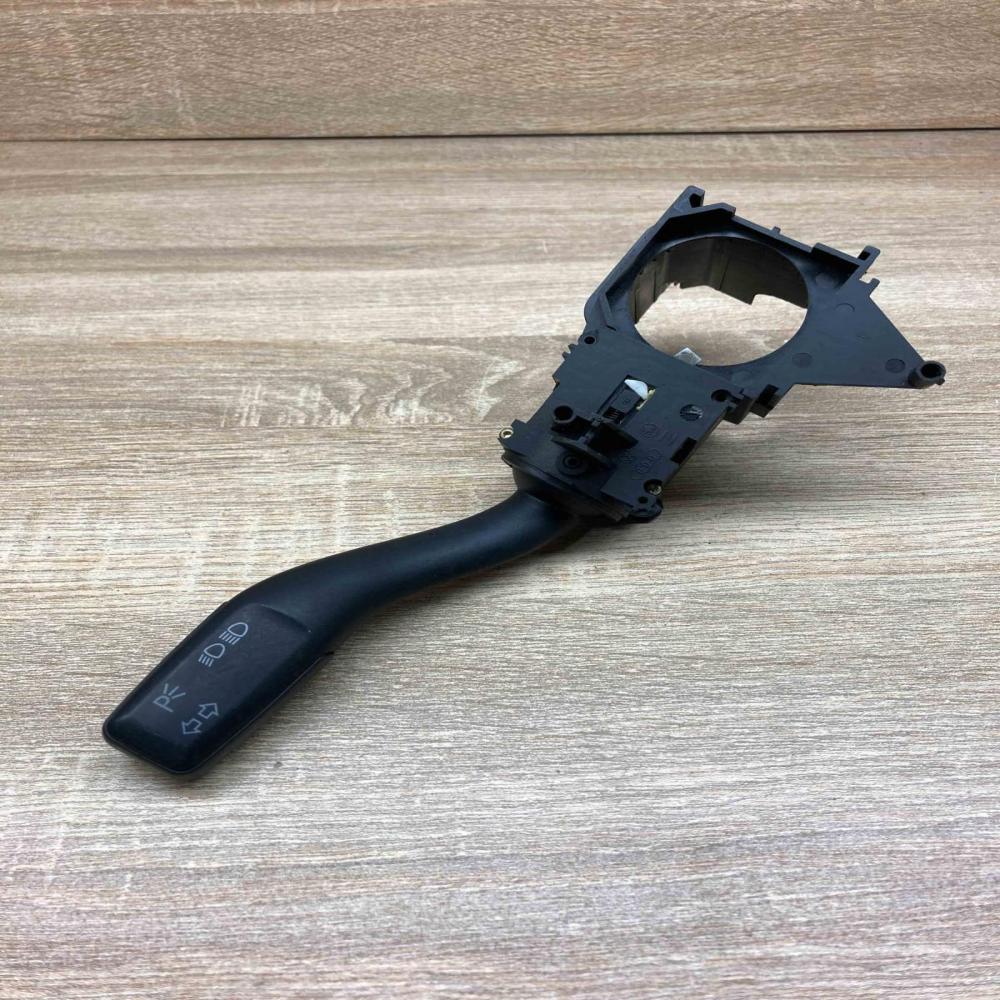 8E0953513A   Indicator stalk Audi A4 S4 B6 8E 8H