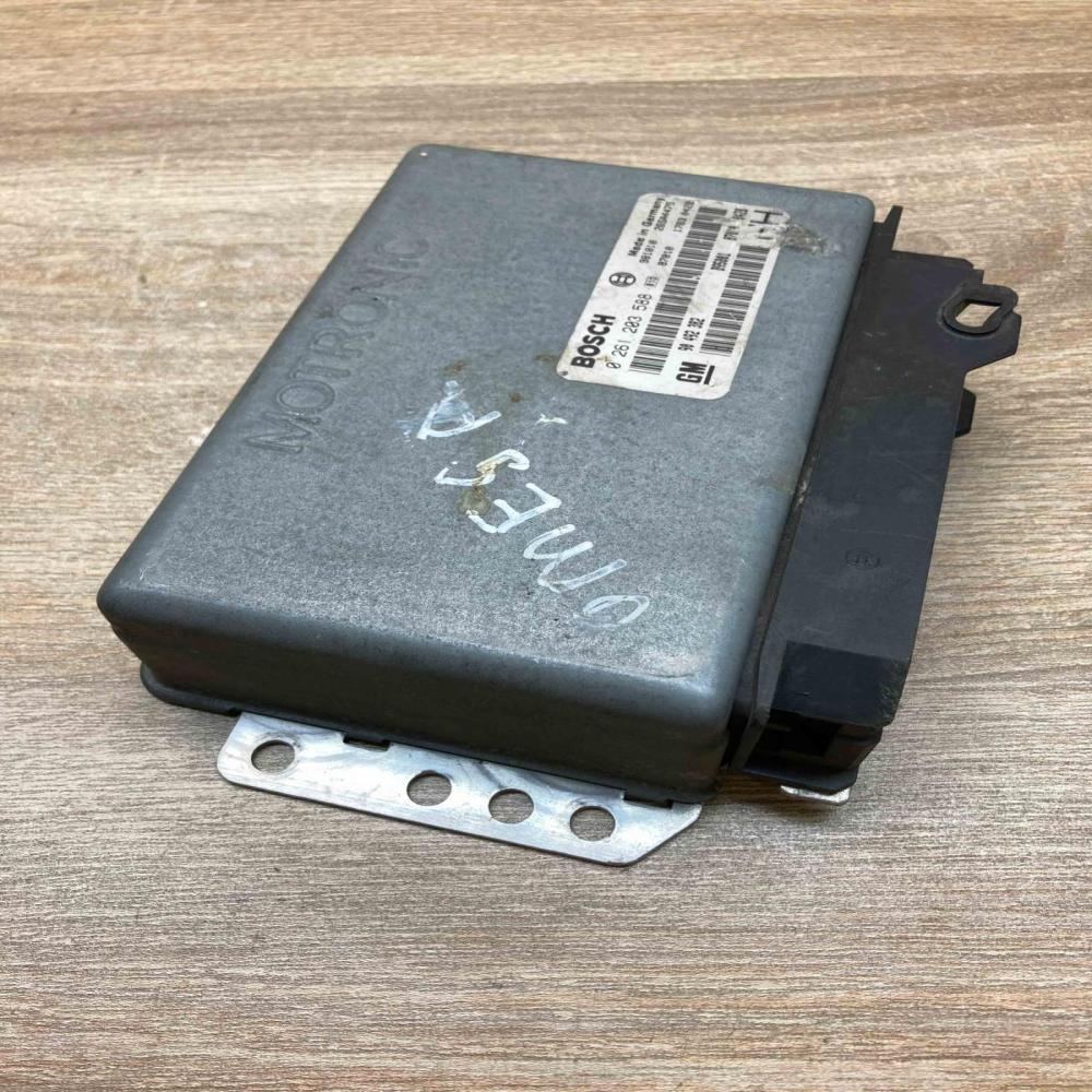 90492382 0261203588  Engine control unit/module ECU Opel Omega B1