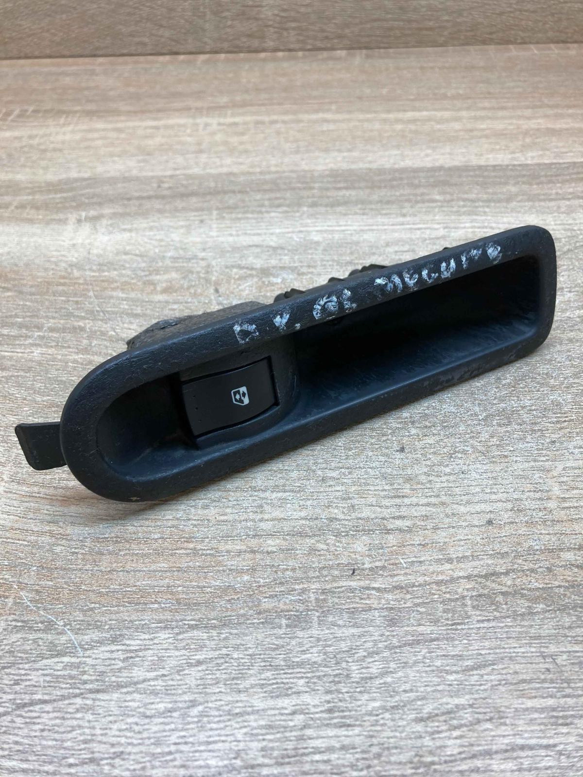 156013870   Electric window control switch Renault Megane II