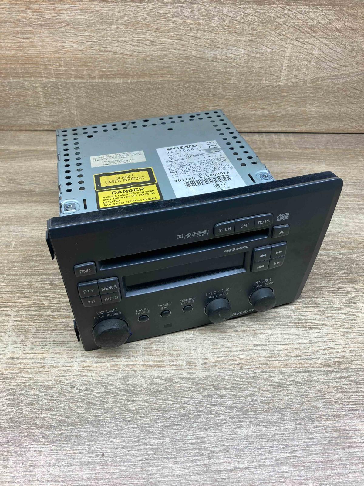 9452060 X2600007A  Radio/CD/DVD/GPS head unit Volvo V70