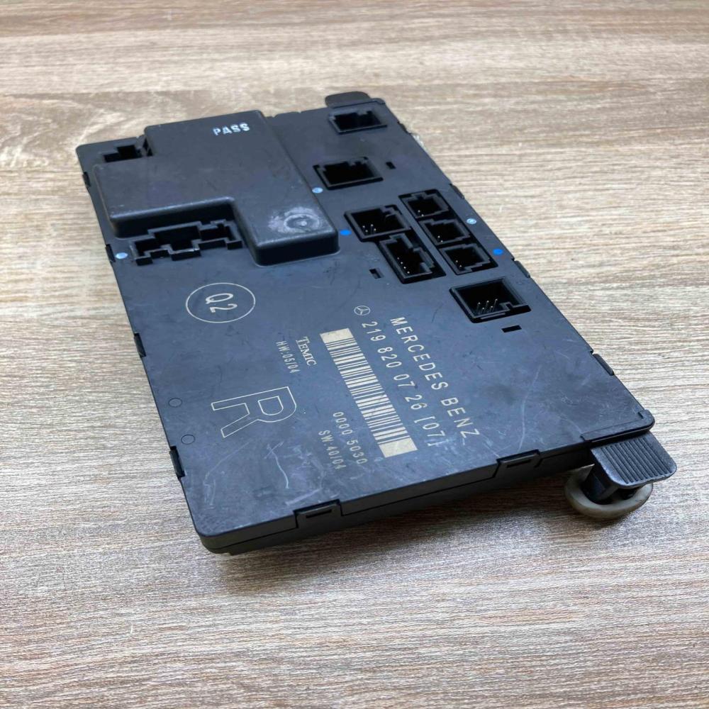 2198200726 00005030 Right Comfort/convenience module Mercedes-Benz CLS C219