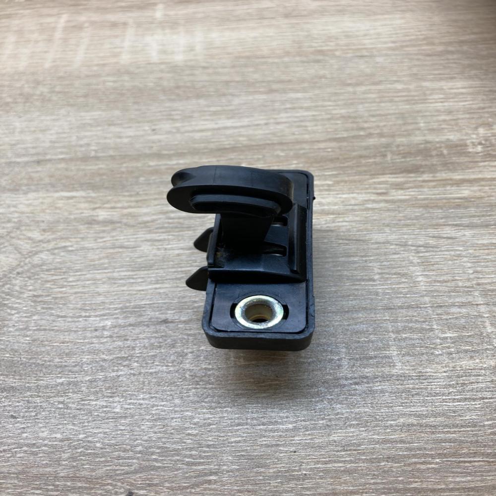 Renault Door Hinge   Front door upper hinge Renault Captur II