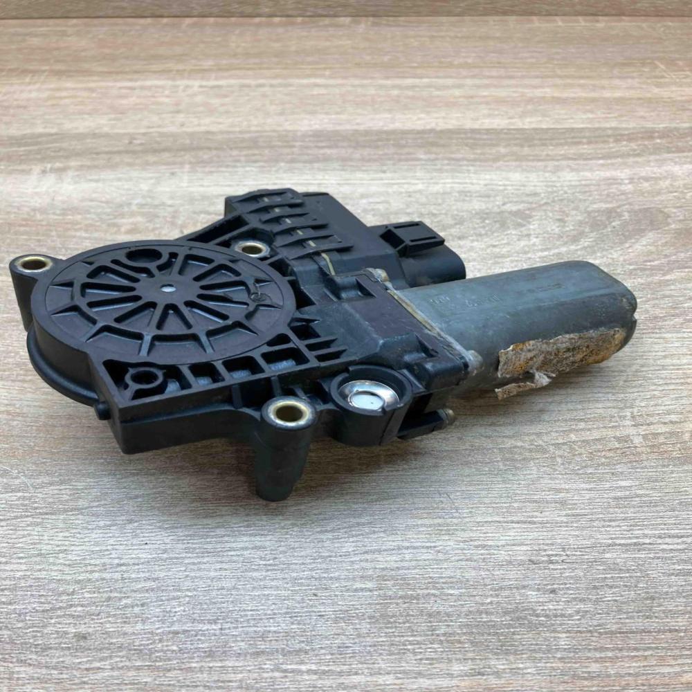0130821785 1603005709  Rear door window regulator motor Audi A6 S6 C5 4B