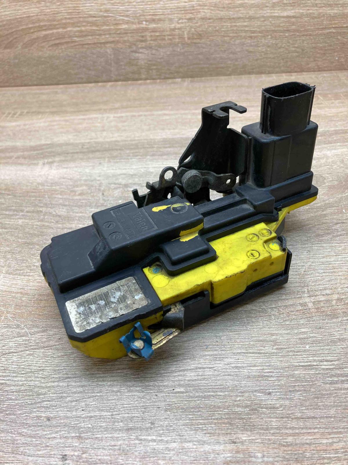 Volvo S80 Door Lock   Front door lock Volvo S80