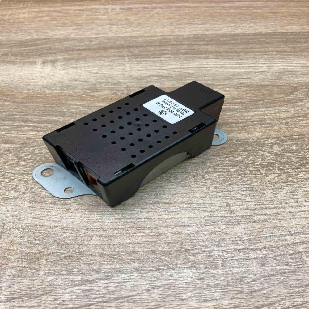 5M0035570B   Aerial antenna amplifier Volkswagen Touran II