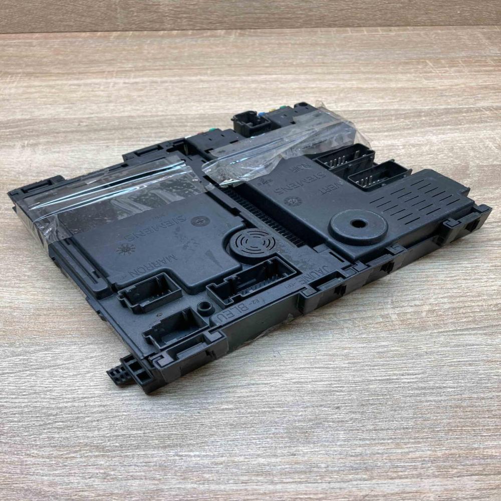 9626460880 S105872000G  Fuse module Peugeot 206