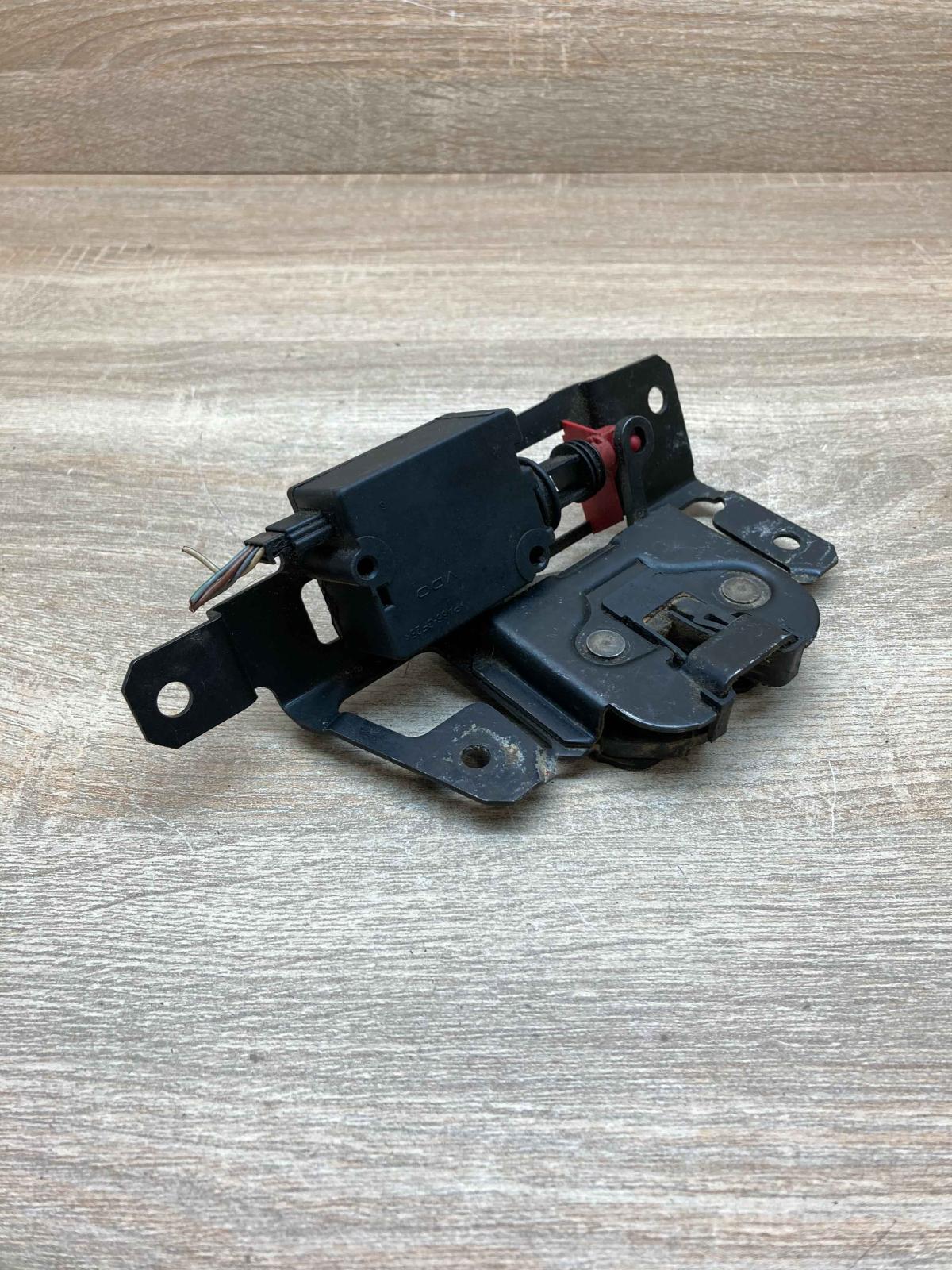 7057364   Tailgate/trunk/boot lock/catch/latch BMW X3 E83