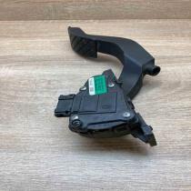 8D1721523E 6PV008375  Accelerator throttle pedal Volkswagen PASSAT B5.5