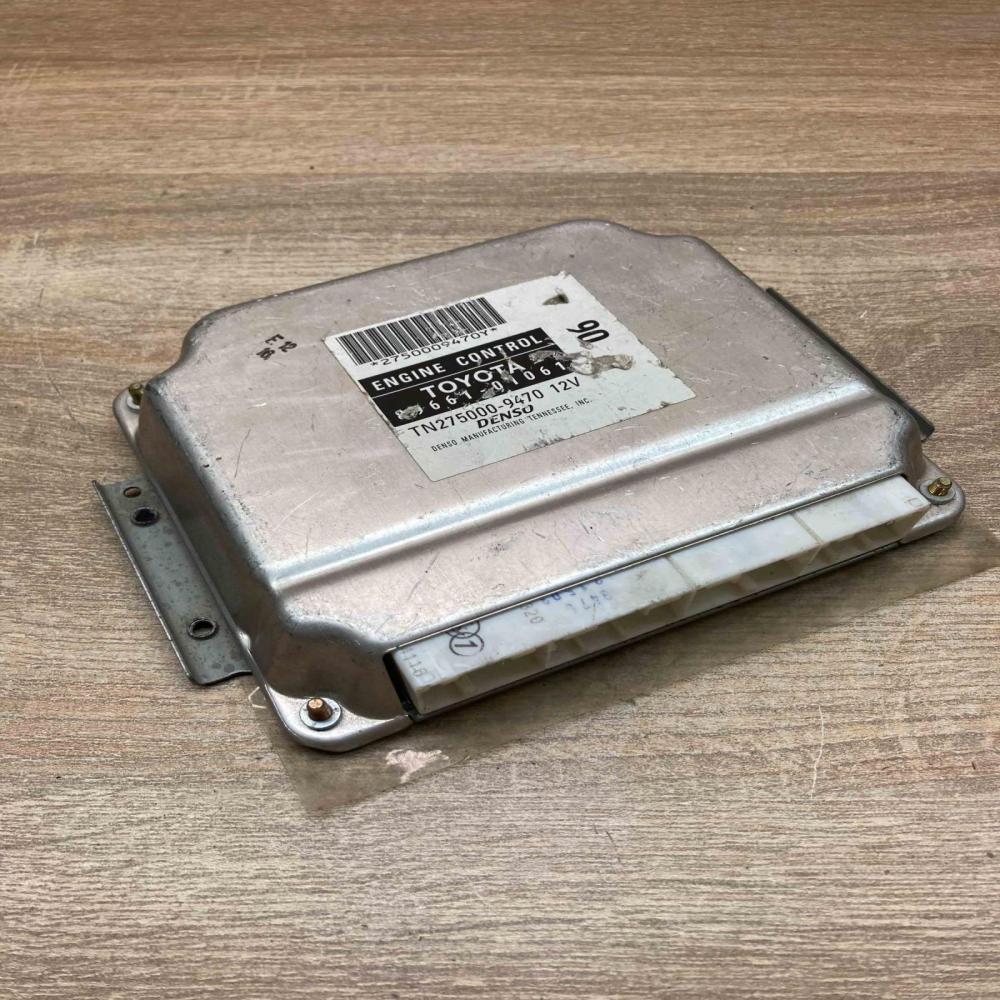 89661 01061 TN275000 9470  Engine control unit/module ECU Pontiac Vibe