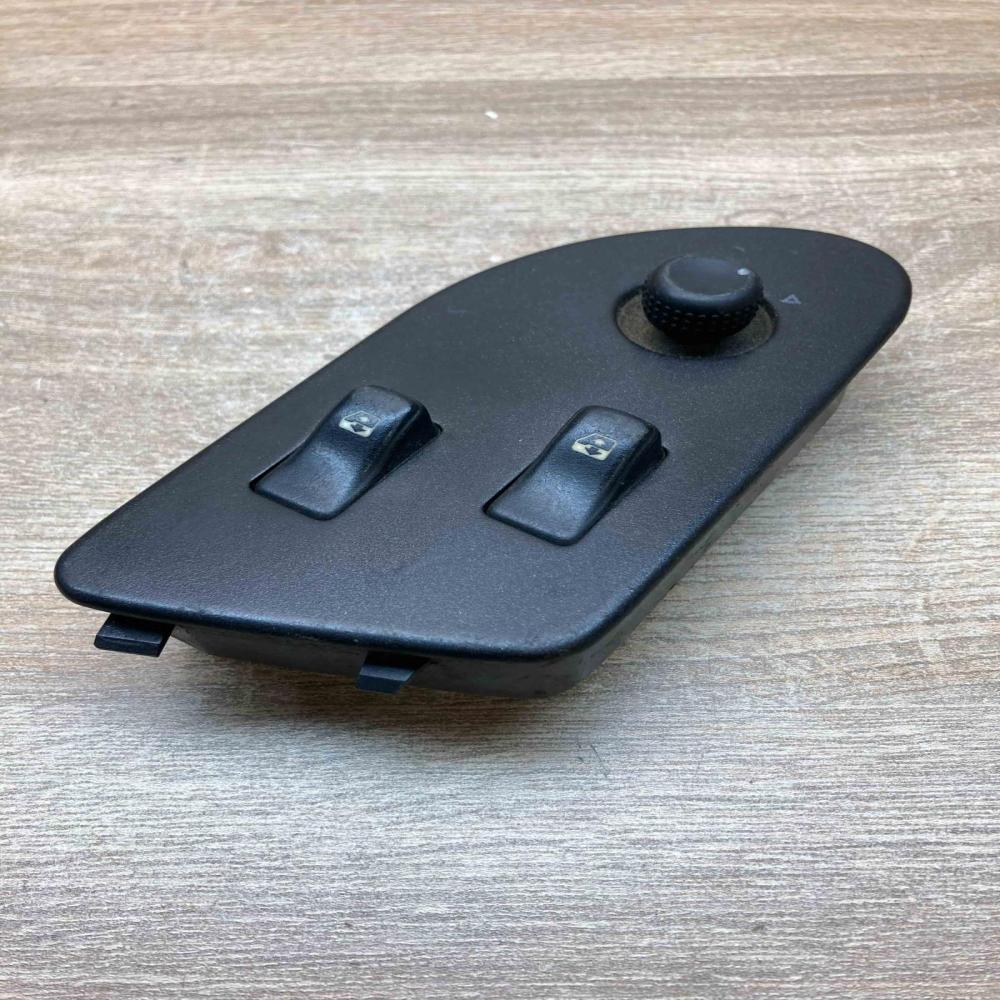 7700811824 7700412733  Electric window control switch Renault Safrane