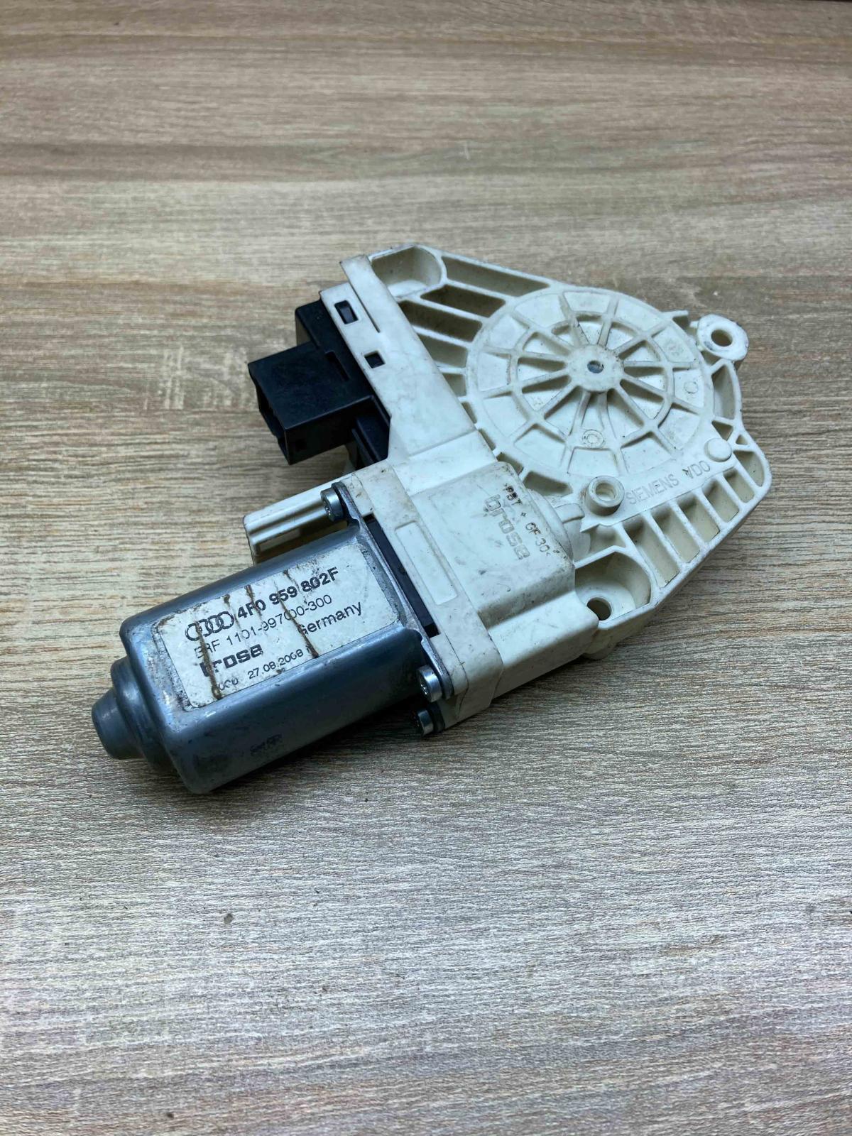 4D0959802F 1101 997000 300  Rear door window regulator motor Audi A8 S8 D2 4D