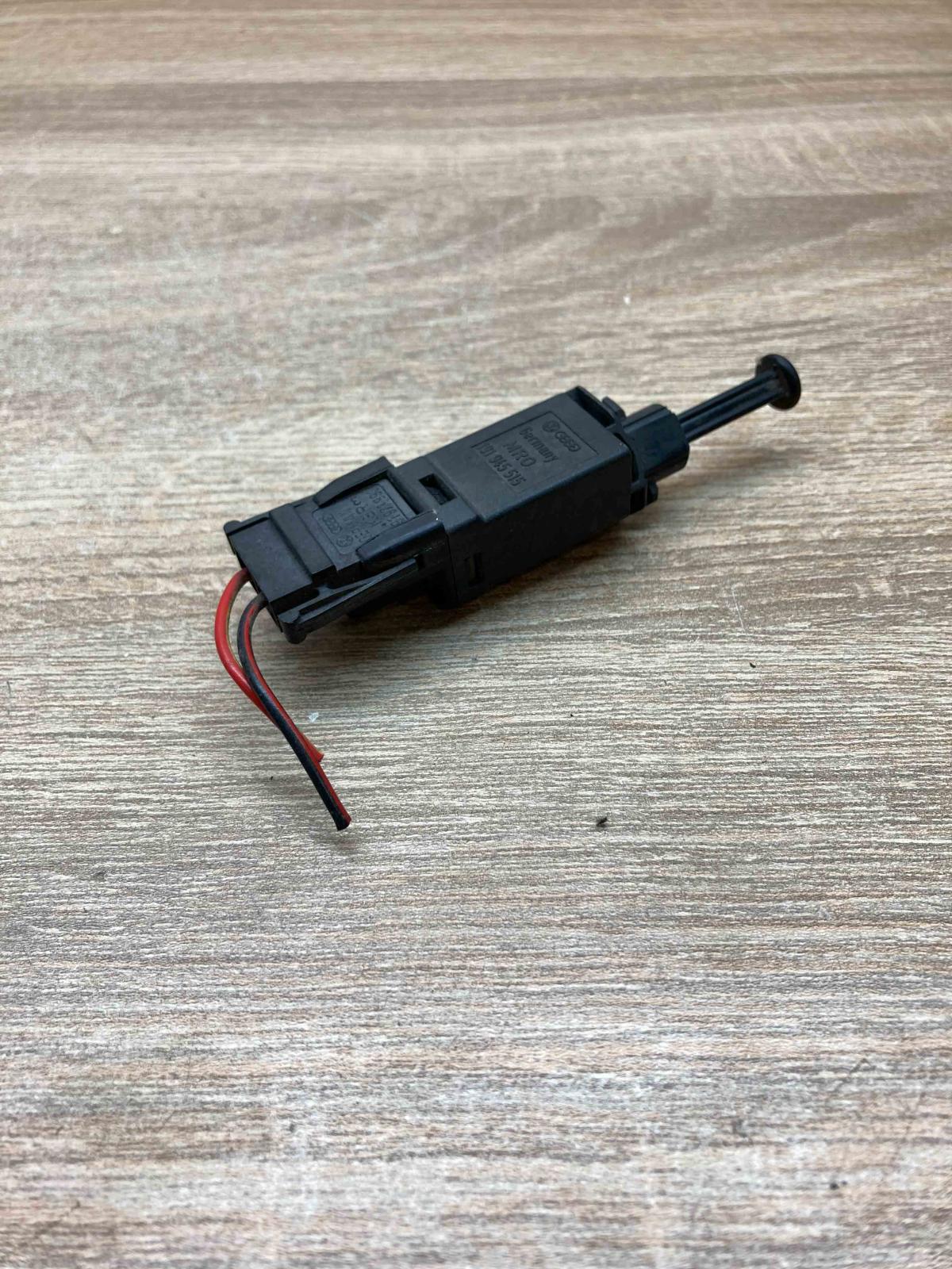 191945515  With Plug Brake pedal sensor switch Volkswagen Golf III