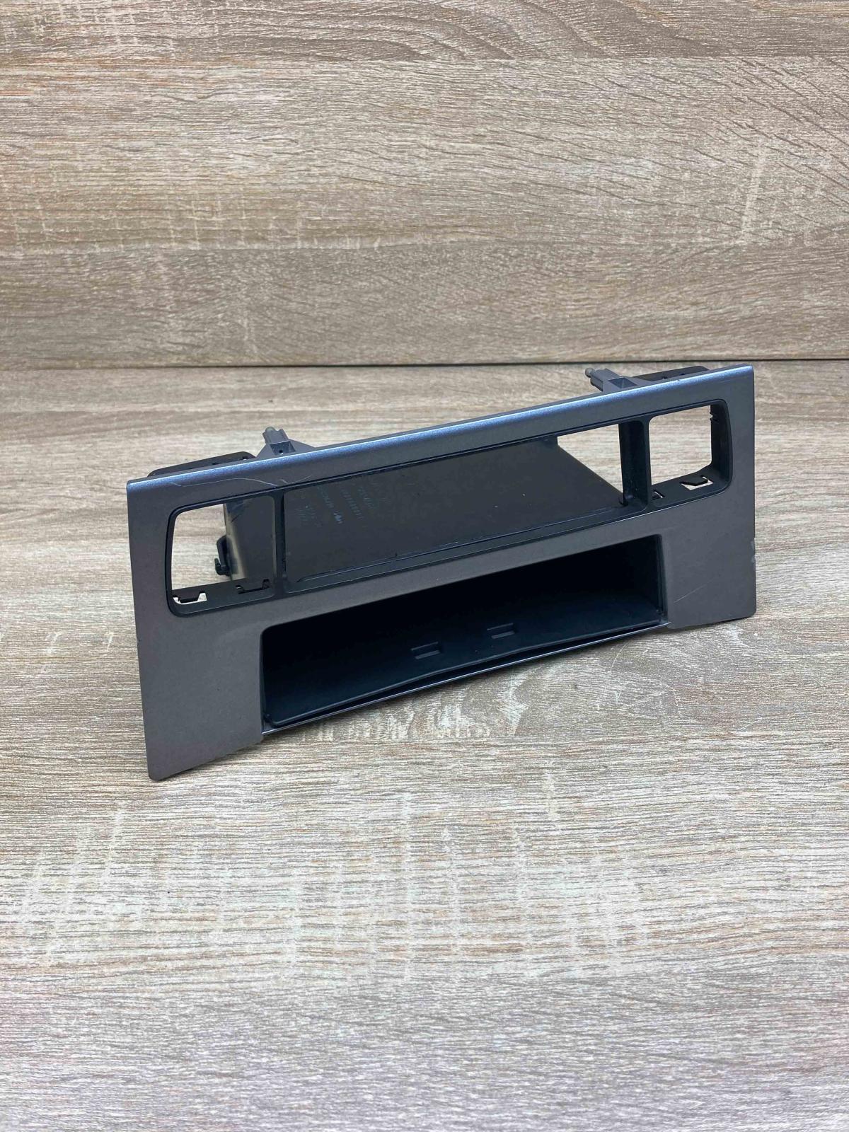 69139391 9156029  Glove box central console BMW 5 E60 E61