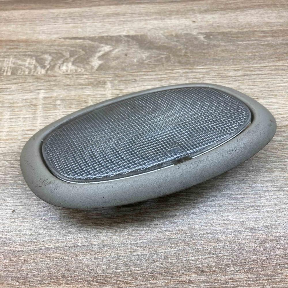 822565 75813  Rear seat light Chrysler Voyager