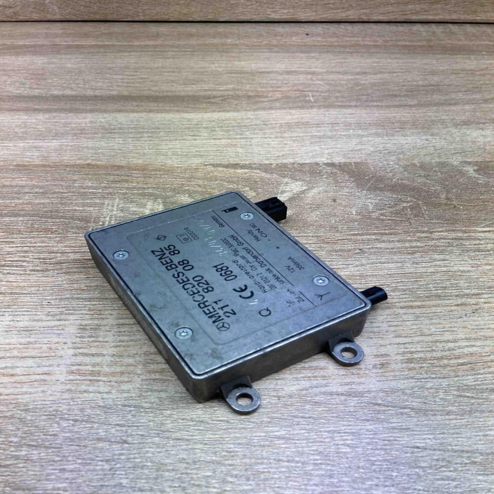 2118200885 Used  Aerial antenna amplifier Mercedes-Benz E W211
