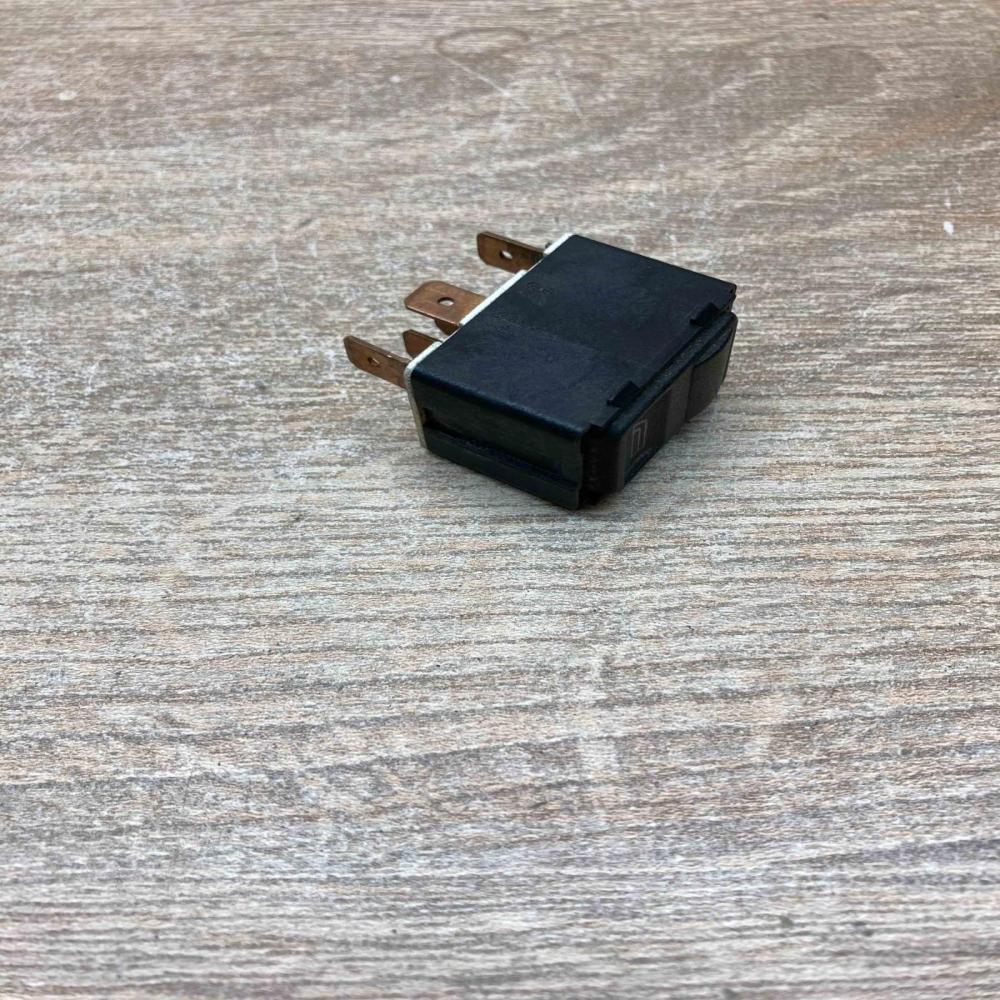 443959855F   Electric window control switch Audi 100 200 5000 C3