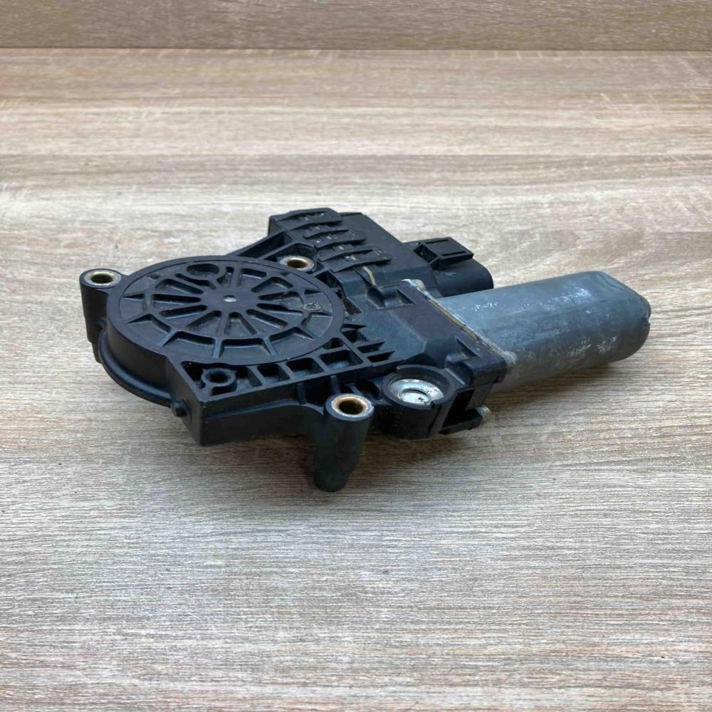 0130821785  Rear Rear door window regulator motor Audi A6 S6 C5 4B