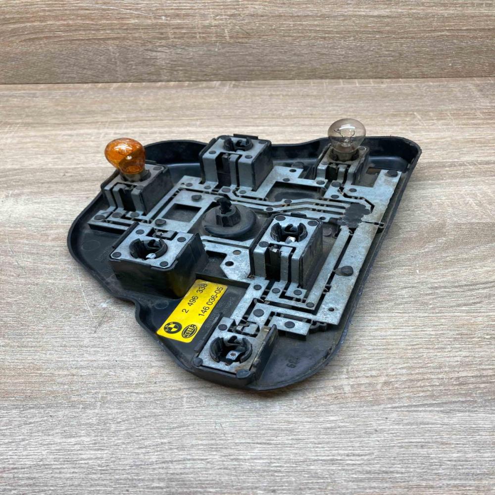 2496338 146036 05  Tail light bulb cover holder BMW 5 E39