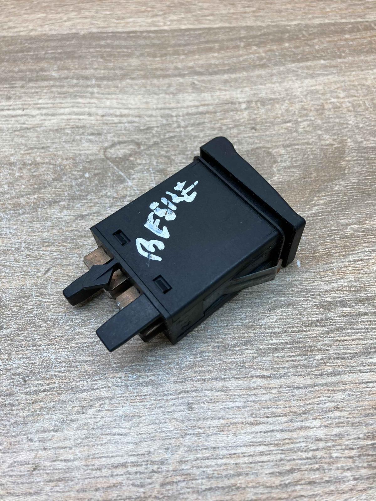 4A0941509   Hazard light switch Audi A6 S6 C4 4A