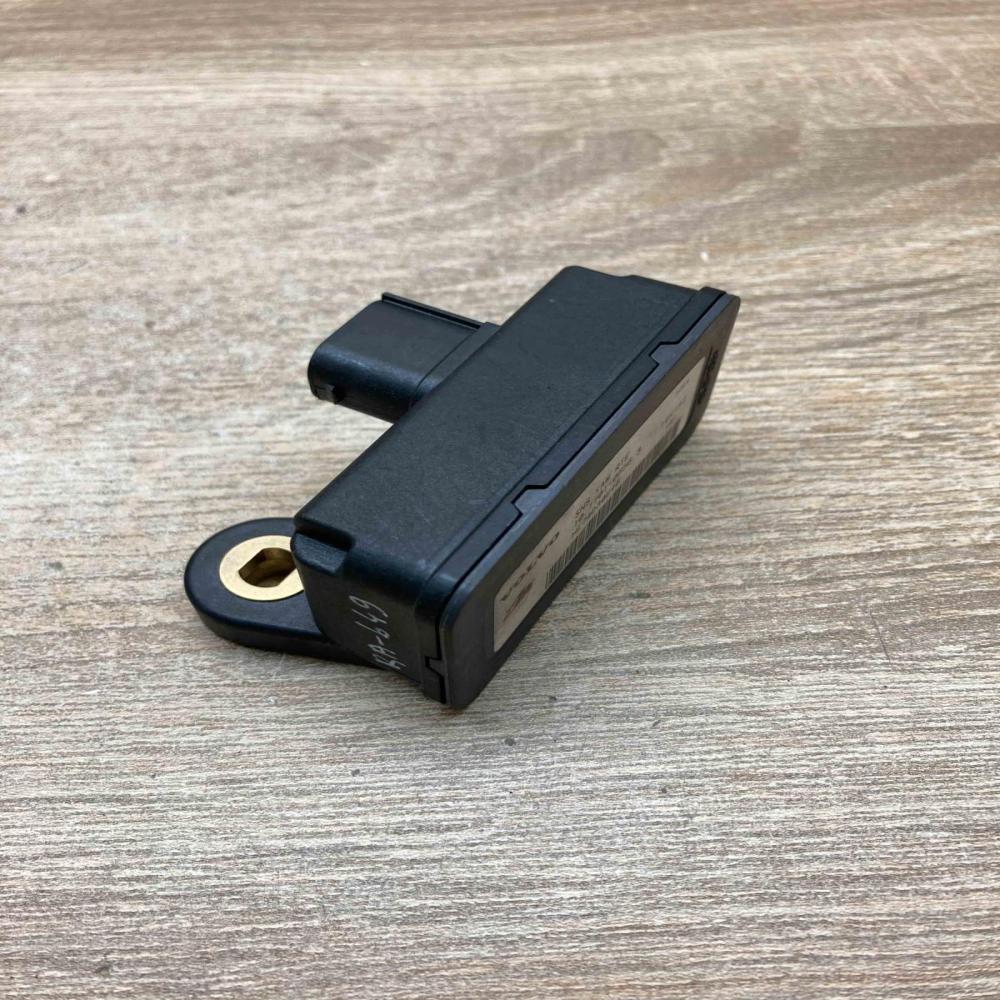 101701 06563 HE74D30E46  ESP acceleration yaw rate sensor Volvo V70