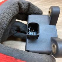 101701 06563 HE74D30E46  ESP acceleration yaw rate sensor Volvo V70