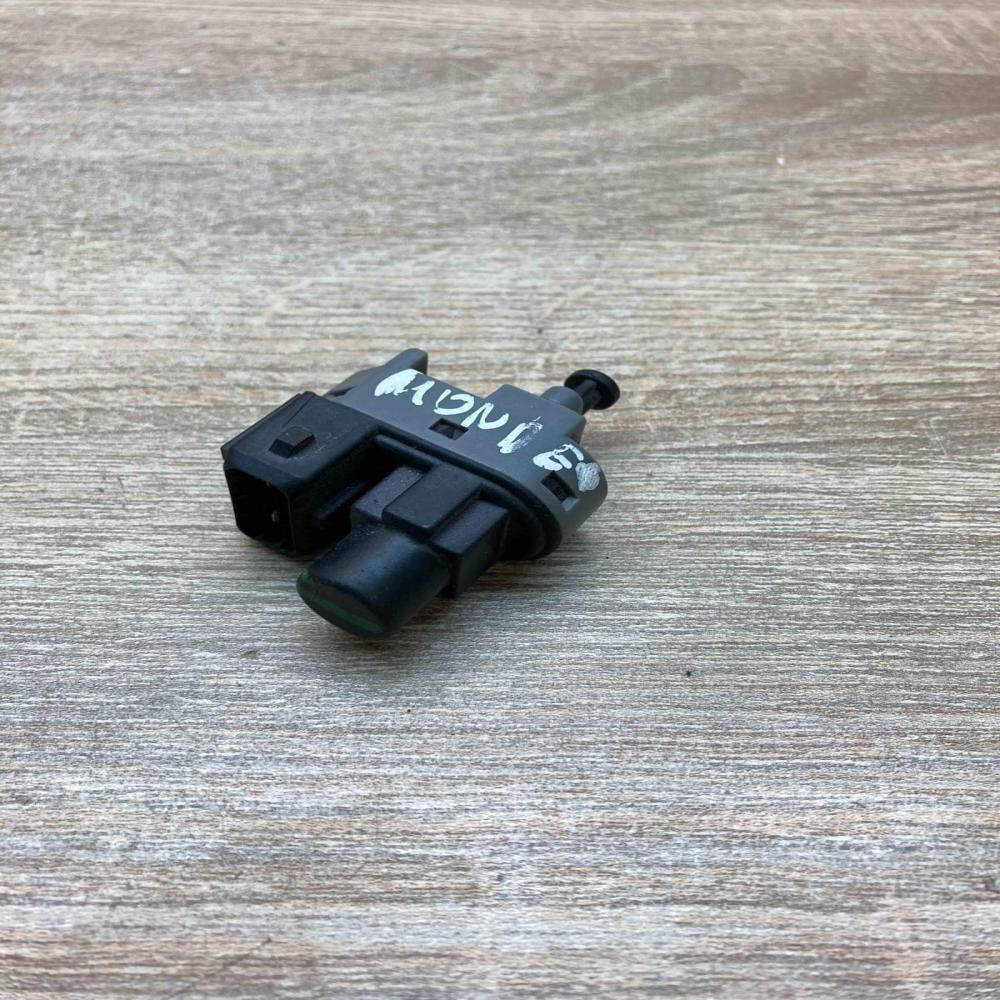 1S7T 13480 AA   Brake pedal sensor switch Ford Mondeo Mk III