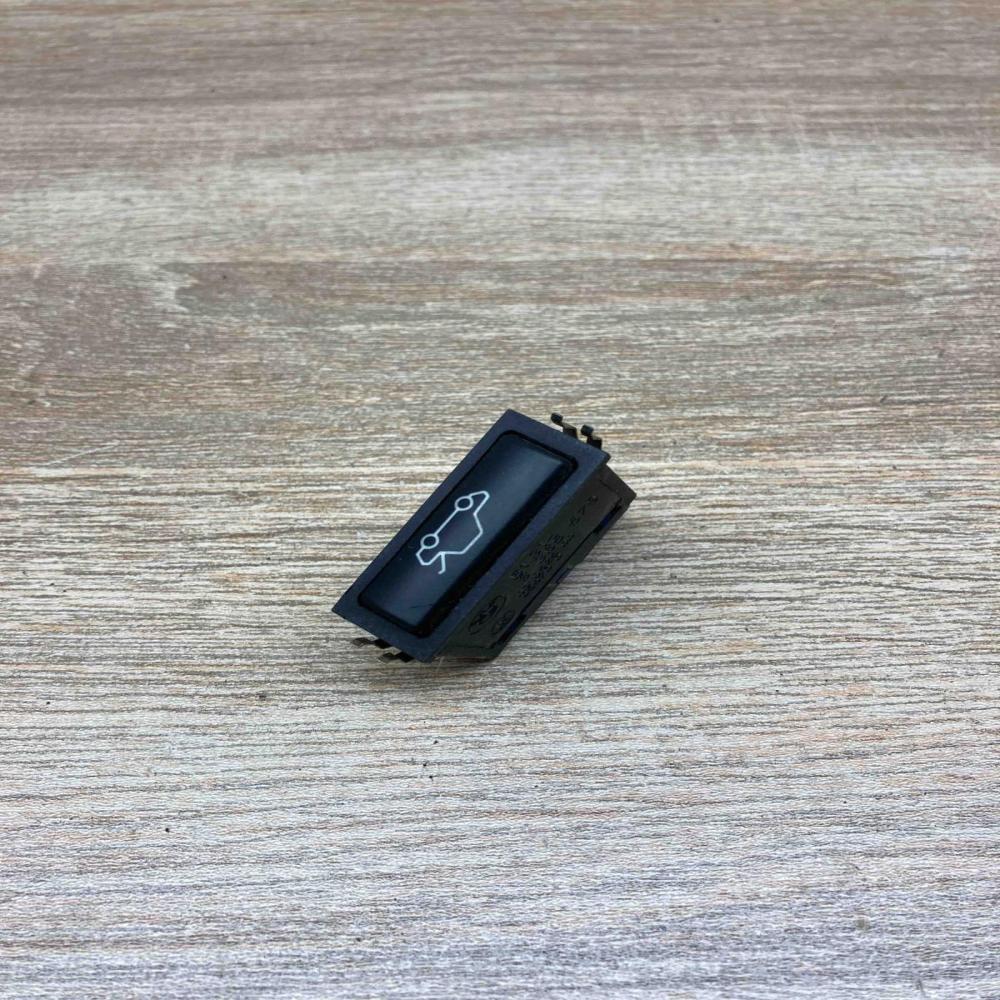 8365579 03052500  Tailgate opening switch BMW 5 E39