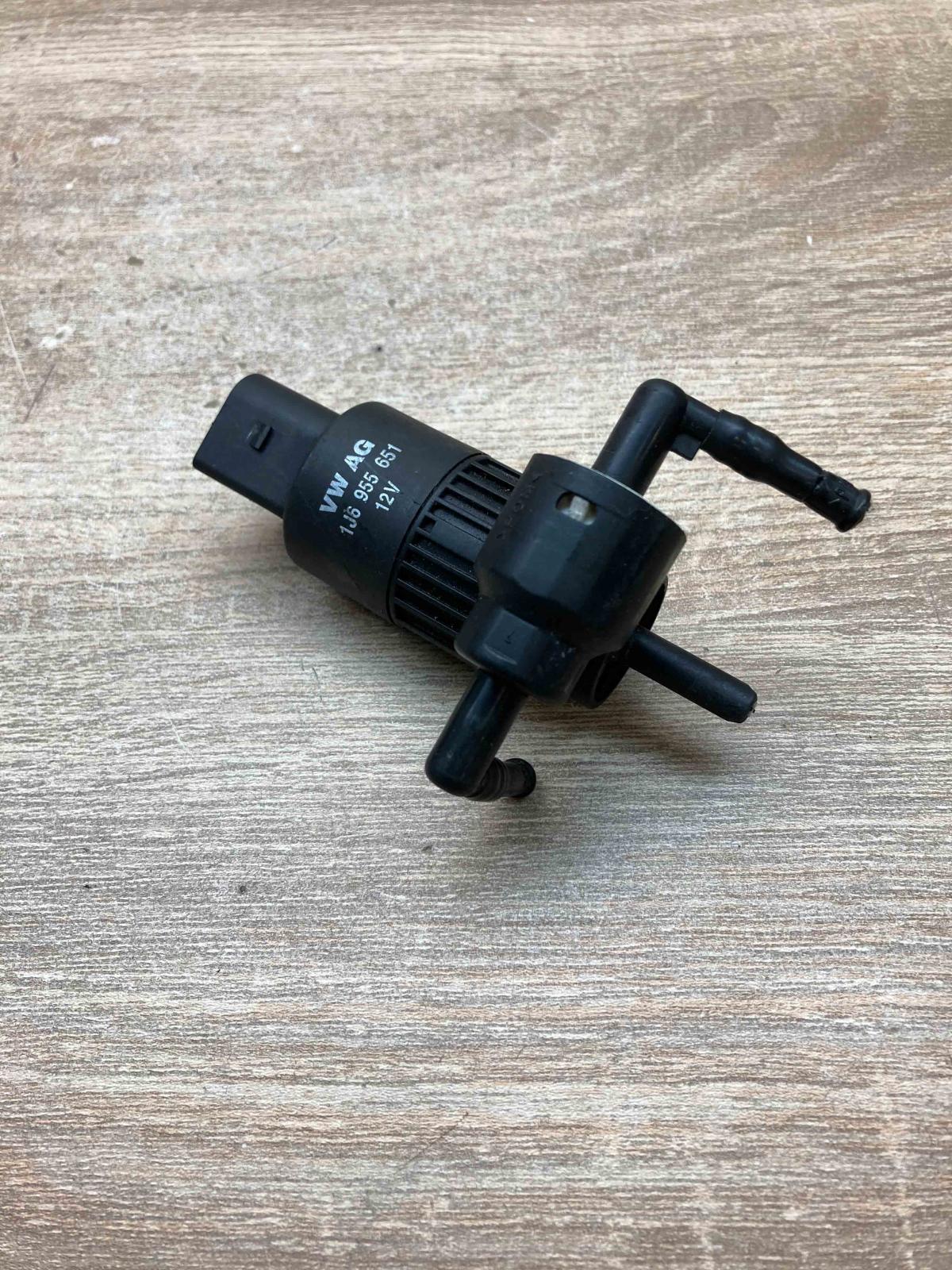 1J6959651   Windscreen/windshield washer pump Volkswagen PASSAT B5.5