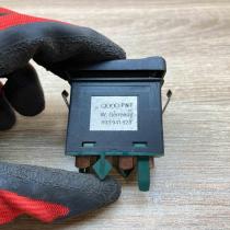 893941528   Windscreen/window heater switch Audi 100 S4 C4