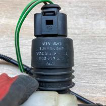 1J6959651 1J0973722 With Plug Windscreen/windshield washer pump Volkswagen PASSA