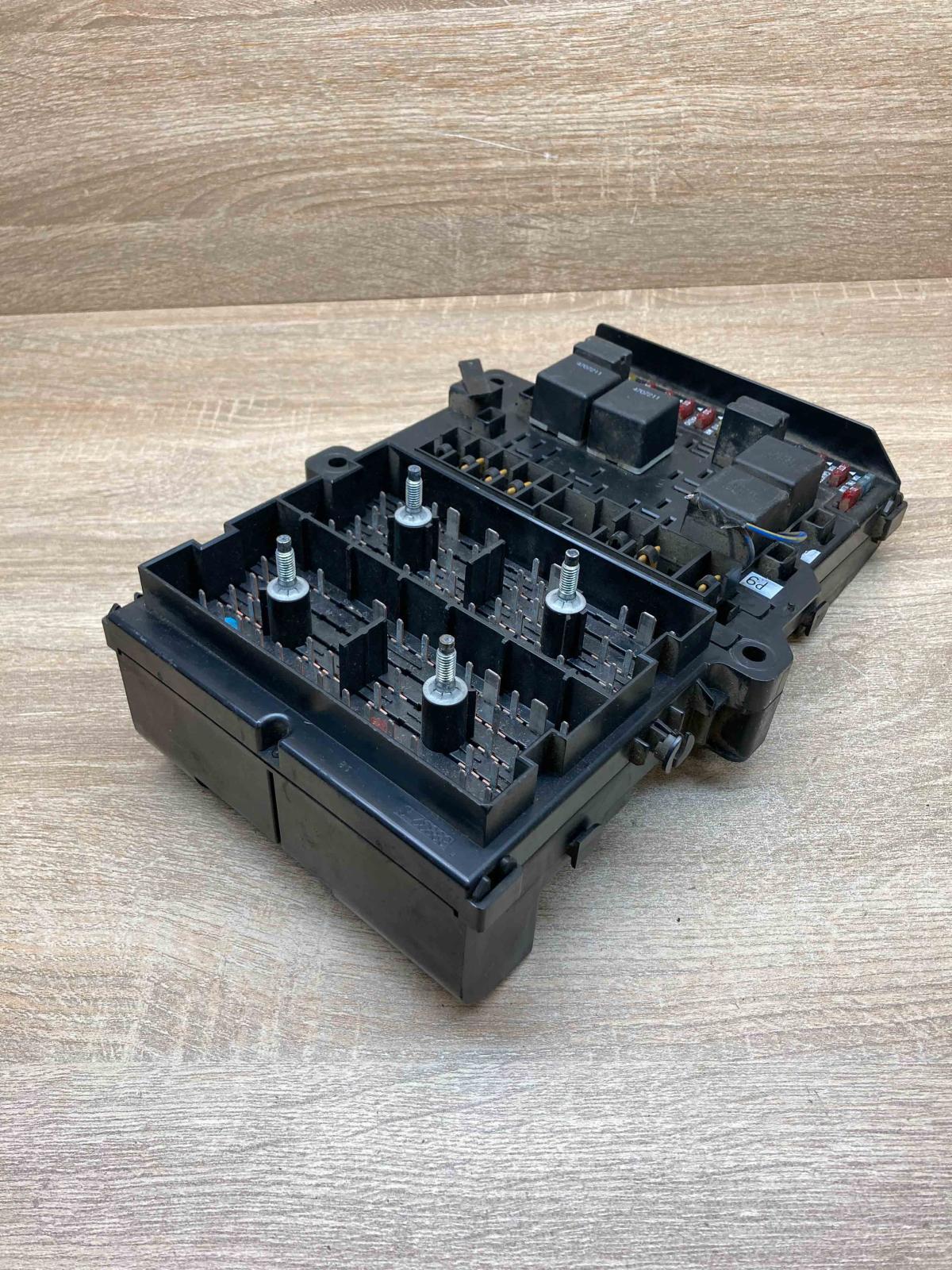 P04707996AF   Fuse module Chrysler Voyager