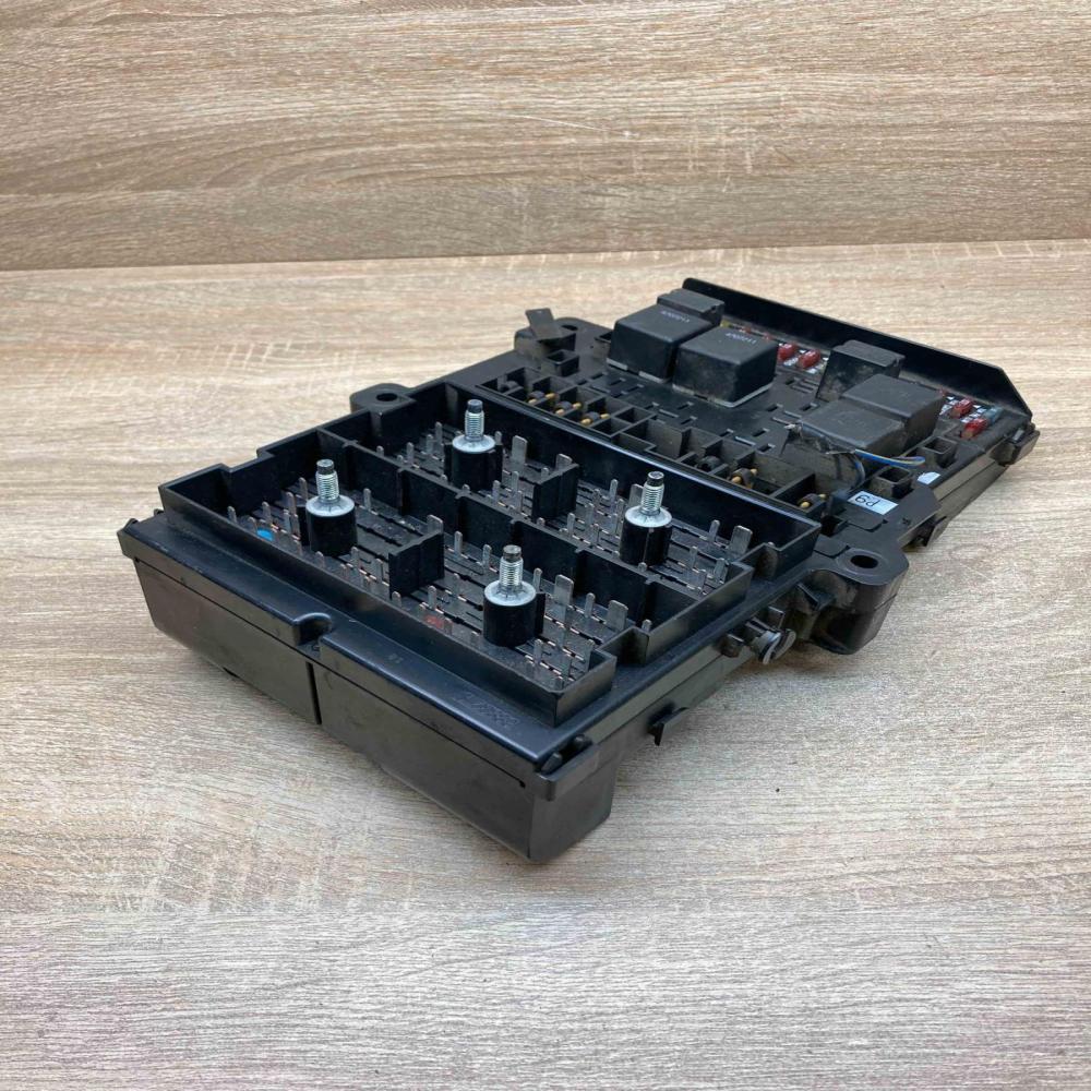 P04707996AF   Fuse module Chrysler Voyager