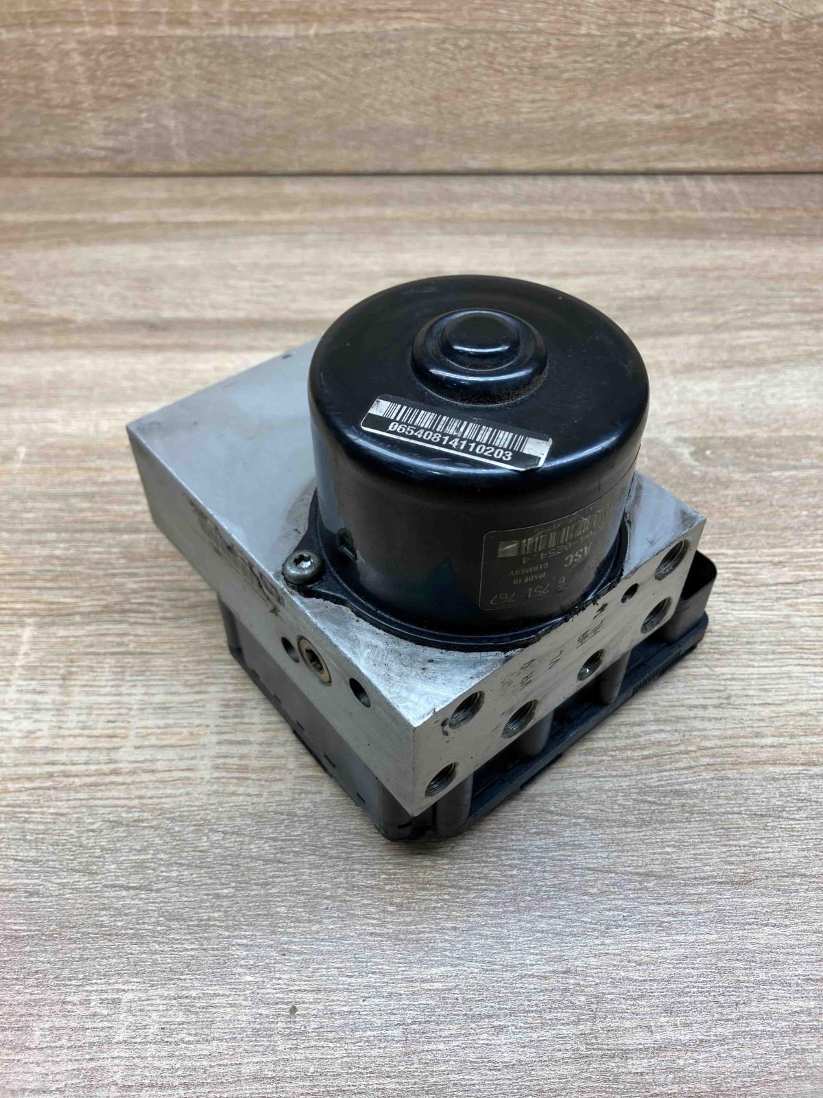 6751768 5WK8467  ABS Pump BMW 3 E46