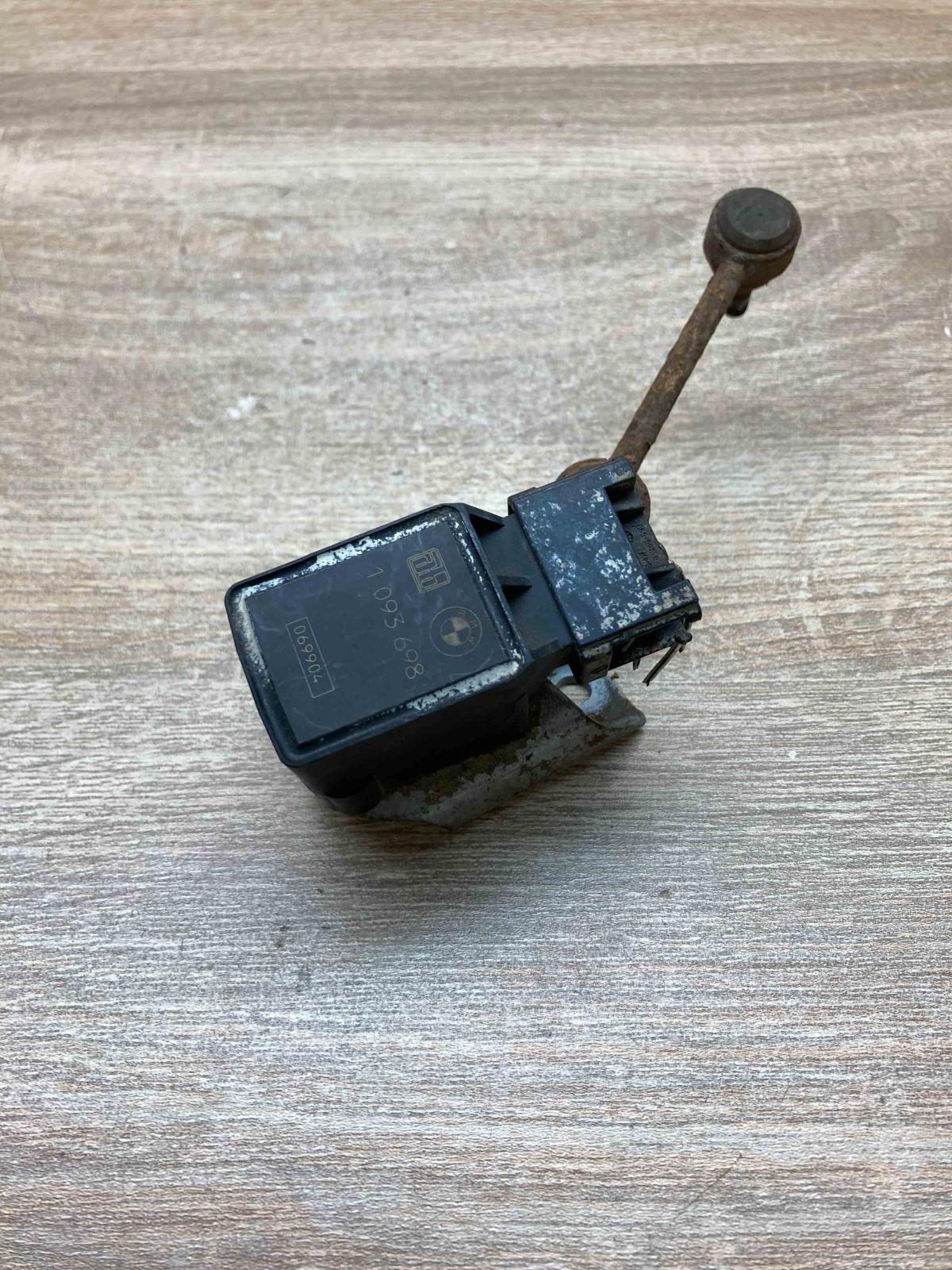 1093698   Headlight/headlamp level sensor BMW 5 E60 E61