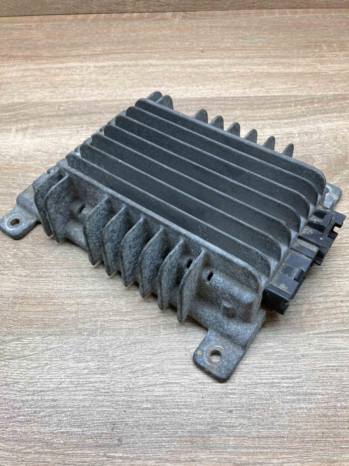 28060 7Y300   Sound amplifier Nissan Maxima A34